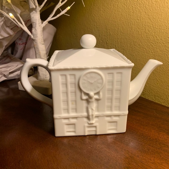 TIFFANY AND COMPANY VINTAGE WHITE TEAPOT - Picture 3 of 16